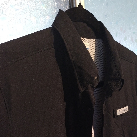 Columbia Women's Black Button Down Long Sleeves Shirt - Picture 15 of 17